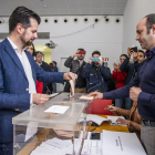 Luis Tudanca, en el momento de votar en su colegio electoral.-SANTI OTERO
