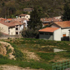 La paralización de las obras transformó el foso en una charca de agua estancada.-G.G.