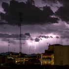 Imagen de una tormenta durante estos días en Miranda de Ebro. MARCO REMÓN