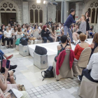El prestigioso peluquero Moncho Moreno realizando su show delante de las 270 profesionales asistentes a la Gala Internacional de Wella.-SANTI OTERO