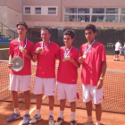 Nicolás Álvarez (primero por la derecha) posa con la medalla de campeón.-BLOG NICOLÁS ÁLVAREZ