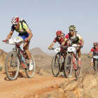 Algunos de los participantes de la Titan Desert 2015, durante la tercera etapa de la carrera.-Foto: TITAN DESERT