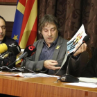 El alcalde de Ripoll, Jordi Munell, durante su comparecencia ante los medios, este jueves.-GERARD VILA (ACN)