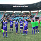 El equipo aplaude a la afición en el estadio de El Helmántico.-