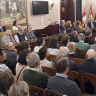 Decenas de personas se congregaron en el Salón de Estrados de la Diputación durante la apertura del nuevo curso de la Institución Fernán González.-ICAL