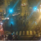 Una imagen de los incidentes en la noche de lunes en Sevilla.-