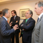 Fernando Andrés y Miguel Ángel Benavente, directivos del Tizona, charlan con los abogados del club.-ISRAEL L. MURILLO