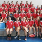 Foto de familia de la concentración femenina, ayer, en San Amaro.-RAÚL OCHOA