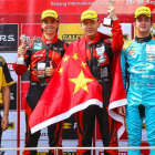Antolín González (izquierda) en el podio de honor de la Fórmula Renault Asiatica 2018-ECB