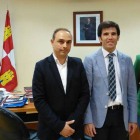 El concejal Emilio Berzosa junto a la alcaldesa y el director general de Deportes.-L. V.