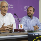 Abilio Abad (izquierda) y Galo Contreras (derecha) durante la presentación de la nueva edición de la obra.-S. O.