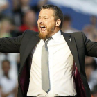 Jokanovic, técnico del Fulham, celebra eufórico el ascenso.-AFP / IAN KINGTON