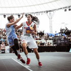 Sofía Galerón fuerza la penetración durante un partido de la primera fase.-FIBA
