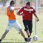 Álvaro del Val (derecha) junto a Cristian en un entrenamiento.-RAÚL G. OCHOA