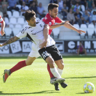 Pisculichi protege el esférico ante el acoso de un jugador del Salamanca el pasado domingo en Liga.-I. L. Murillo