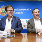 Los concejales de Hacienda y Cultura, Salvador de Foronda y José Antonio Antón, respectivamente.-RAÚL G. OCHOA