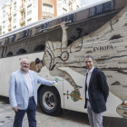 El vehículo se presentó ayer en el Espolón y el lunes tiene su primer viaje a Europa.-SANTI OTERO