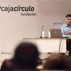 El periodista y fotógrafo Gervasio Sánchez inaugura el ciclo de conferencias 'Los desastres de la guerra'. ICAL