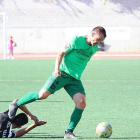 Borja Sánchez fue expulsado por esta acción sobre un jugador del Haro. El centrocampista dejó a su equipo en inferioridad numérica durante 60 minutos-Burgos CF