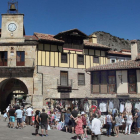 La Plaza Nueva acogió a un buen número de puestos durante el evento ferial.-G. G.