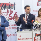 Pedro Alonso y Nuria Barrio acompañan a Daniel de la Rosa en la presentación de la lista.-SANTI OTERO