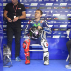 Jorge Lorenzo se prepara en su 'box' de Le Mans para el último entrenamiento, este sábado.-E,ILIO PÉREZ DE ROZAS