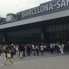 200 personas bloquean la estación de Sants, el 14 de octubre.-ANGEL GARCIA