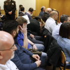 Los quince ultras que asaltaron el centro cultural Blanquerna de Madrid durante la Diada de 2013, para quienes la Fiscalía pide entre dos y cuatro años de prisión, durante el juicio que se sigue contra ellos en la Audiencia Provincial de Madrid.-EFE/MARIS