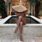 Kylie Jenner inaugura su verano en redes con un posado desnuda.-
