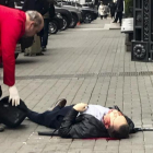 Denis Vornenkov tendido en el suelo tras recibir los disparos.-Alisa Berezutsskaya
