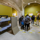 Seis salas recrean un pequeño museo que denuncia la vulnerabilidad de las personas sin hogar, pero también sus ilusiones y esperanzas. A través de 21 piezas, todas ellas creadas por personas sin hogar, se recorre su realidad. FOTOS: SANTI OTERO.