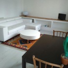 El salón de estar del apartamento que alquila Jesús Manuel.-ECB