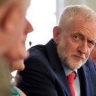 El líder laborista, Jeremy Corbyn, durante la reunión que ha mantenido este martes con otros líderes de la oposición.-DANIEL LEAL-OLIVAS (AFP)