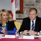 El consejero de Fomento y Medio Ambiente de la Junta, Antonio Silván; la consejera de Agroganadería de Asturias, Maria Jesús Álvarez (I) y la consejera de Ganadería, Pesca y Desarrollo Rural, Blanca Azucena Martínez (D)-Ical