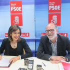 Hernando, acompañada de Miguel Angel Adrián, en su última rueda de prensa antes de tomar posesión de la Alcaldía.-E. M.