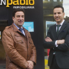 Jesús Martínez y Félix Sancho, presidente y vicepresidente (también patrocinador) del San Pablo Inmobliaria CB Miraflores.-ISRAEL L. MURILLO