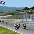 Binder cruza la meta de Mugello por delante de Di Giannantonio (derecha) y Bagnaia (izquierda).-GIUSEPPE CACACE / AFP