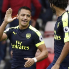 Alexis Sánchez, en octubre, jugando un partido con el Arsenal.-Russell Cheyne Alexis Sánchez, en octubre, jugando un partido con el Arsenal.
