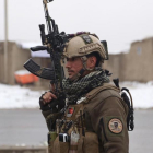 Un soldado afgano en Kabul.-AP / RAHMAT GUL