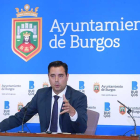 El alcalde de Burgos, Daniel de la Rosa, en un momento de su comparencia.-RAÚL G. OCHOA