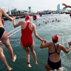 Cuatro participantes de la Copa Nadal, esta mañana  430 nadadores han participado este martes.-