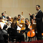 Javier Castro, en acción durante uno de los conciertos de la Orquesta Sinfónica de Burgos de la temporada pasada.-Israel L. Murillo