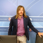 El portavoz del Grupo de Podemos en las Cortes de Castilla y León, Pablo Fernández, comparece en rueda de prensa para presentar las prioridades de este curso parlamentario.-ICAL