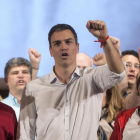 Pedro Sánchez, durante un acto con militantes, el pasado domingo en Cádiz.-ROMÁN RÍOS