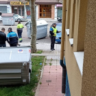 Atestados de la Policía Local investiga el accidente de la calle Vitoria con conductor a la fuga. ECB / M. G. U.