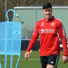 El delantero madrileño durante una sesión de entrenamiento. TOMÁS ALONSO