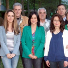 Rosario Martínez (tercera por la derecha) optará de nuevo a la Alcaldía de Villarcayo por el PSOE.
