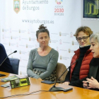 Inés Narváez, Mónica Runde y Elisa Sanz, de la compañía 10&10, durante la presentación de 'Precipitados' en el festival Escena Abierta de Burgos.