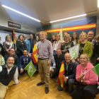 Martínez-Acitores junto a los voluntarios de campaña y miembros de su candidatura en el acto de cierre.