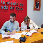 Firma del convenio entre el Ayuntamiento de Miranda y Proyecto Hombre.